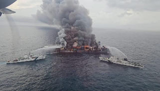 突发！满载中国商品的货船发生爆炸起火，曾挂靠中国台湾、香港、蛇口！