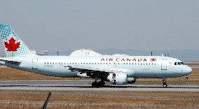 加航万名空乘罢工致航班大乱,加拿大政府紧急干预(国际空运新闻资讯)(图1) 国际快递,加拿大航空